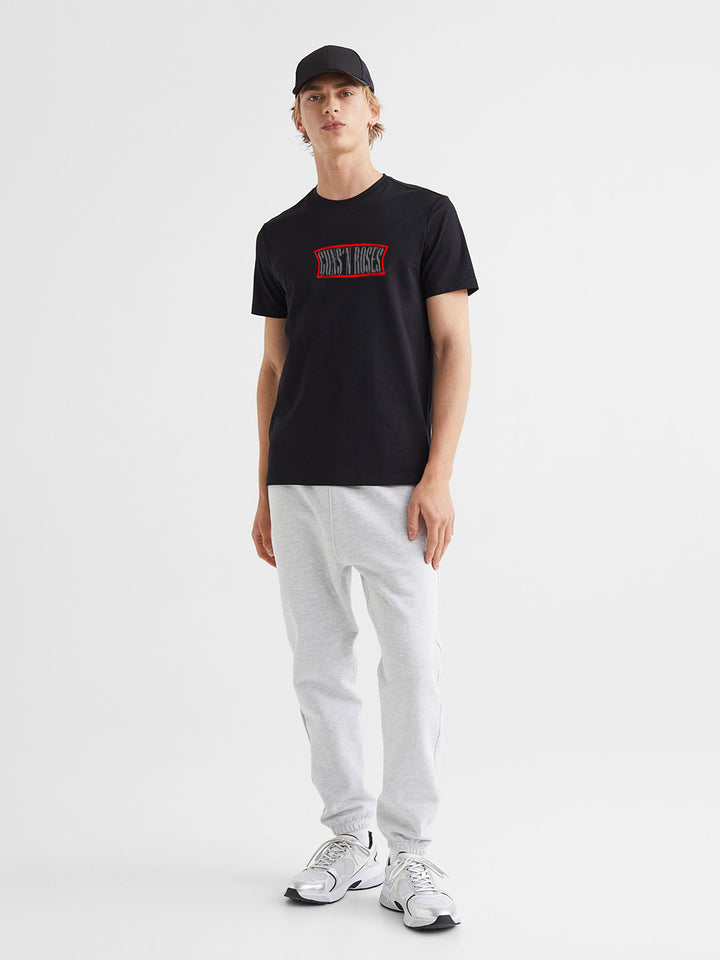 Red Pirate Guns N Roses Men Regular Fit Black Half Sleeve T-Shirt